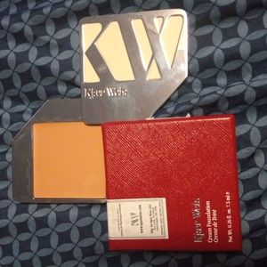 Kjaer Weis cre a m foundation